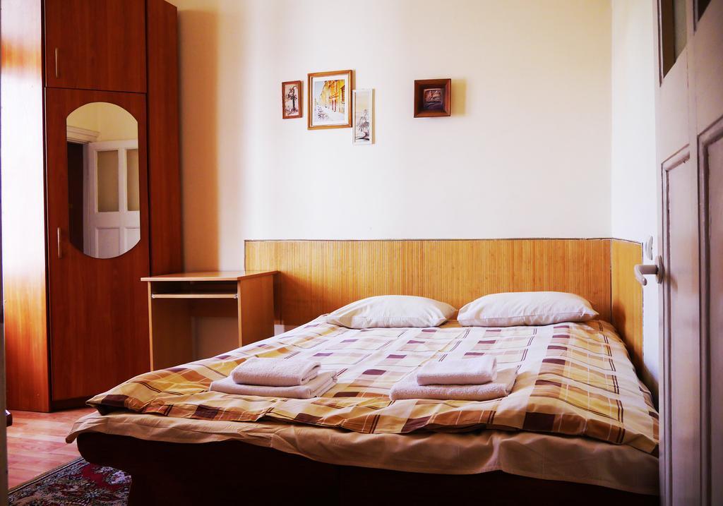 Apartment On Svobody Avenue Lviv Kültér fotó